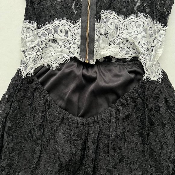 Finn & Clover Lace Open Back Dress Black White ( M ) - Picture 3 of 3